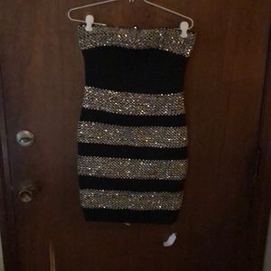 This dress is spectacular, black and gold, sleeveless